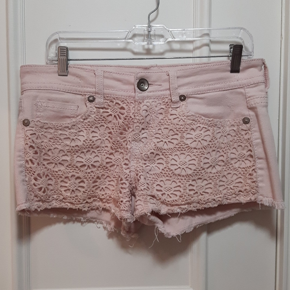 🛍 floral crochet denim shorts